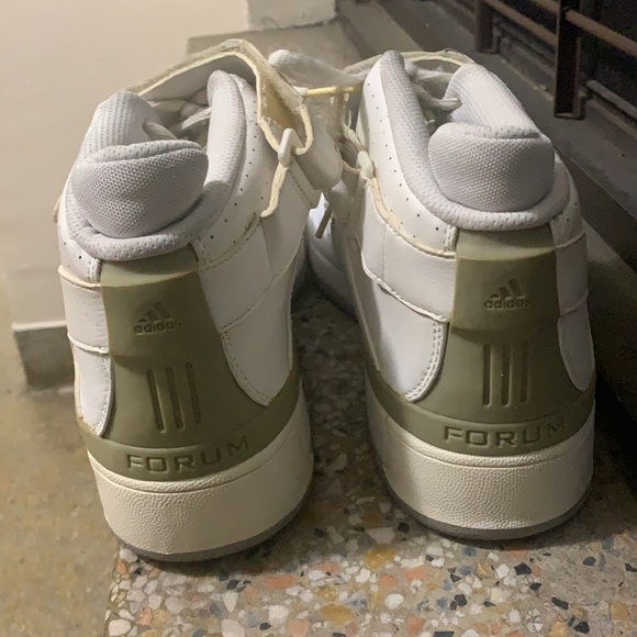 Adidas - Picture 2 of 8